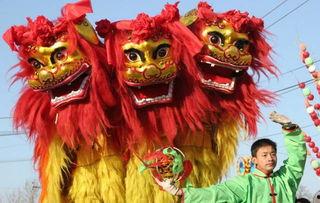 舞狮带你吃瓜,吃瓜乐趣无限