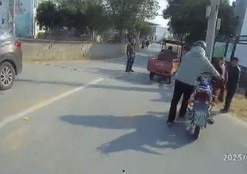 吃瓜看车祸,车祸现场直击，惊心动魄瞬间