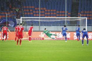 体育学院球场吃瓜,瓜田里的欢乐时光