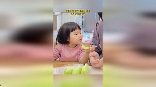 吃瓜萌娃最可爱,童真无邪，可爱满分