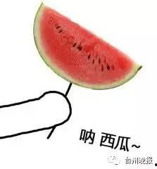 吃瓜被情侣砸瓜,吃瓜群众意外成焦点