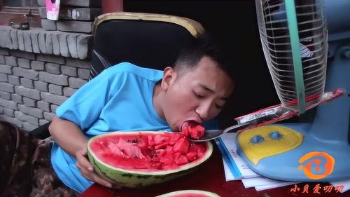 儿子叫老公吃瓜,揭秘家庭温馨瞬间