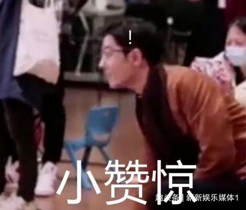 看别人亲吻吃瓜,看别人亲吻，品生活百味瓜