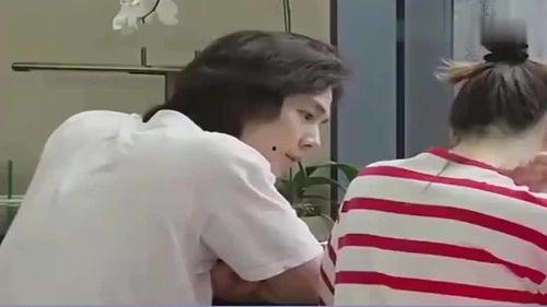 戚薇夫妇吃瓜,揭秘明星夫妻的甜蜜日常