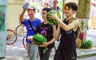 学校吃瓜视频学生,吃瓜视频揭秘校园生活百态