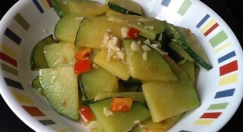 新疆做菜吃的瓜叫什么瓜,甜蜜瓜果的诱惑——揭秘新疆“瓜中之王”