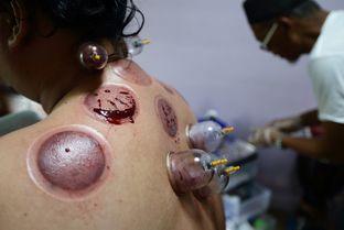 趴地下吃瓜,趴地吃瓜的别样风情