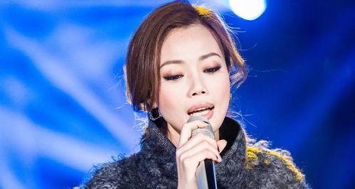 容祖儿和阿信吃瓜