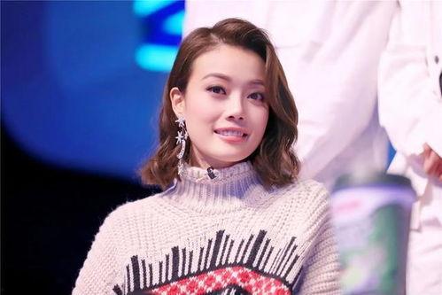 容祖儿和阿信吃瓜